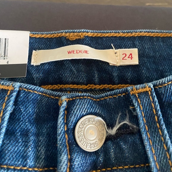 Levi’s Wedgie Jeans - Picture 3 of 7